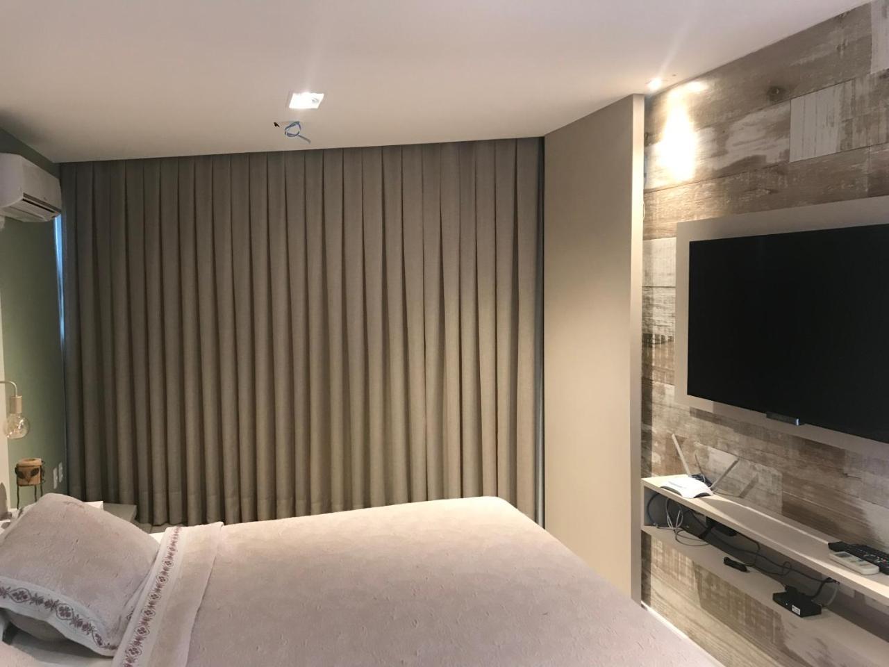Flat Iate Plaza *